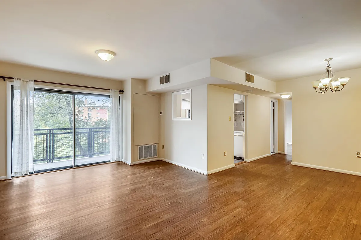 Building Photo - 7611 Maple Ave #602