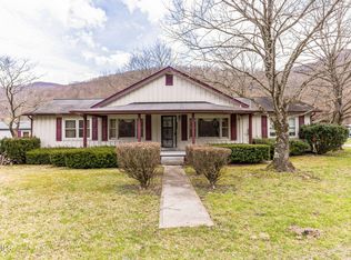1422 Crackers Neck Rd, Big Stone Gap, VA 24219