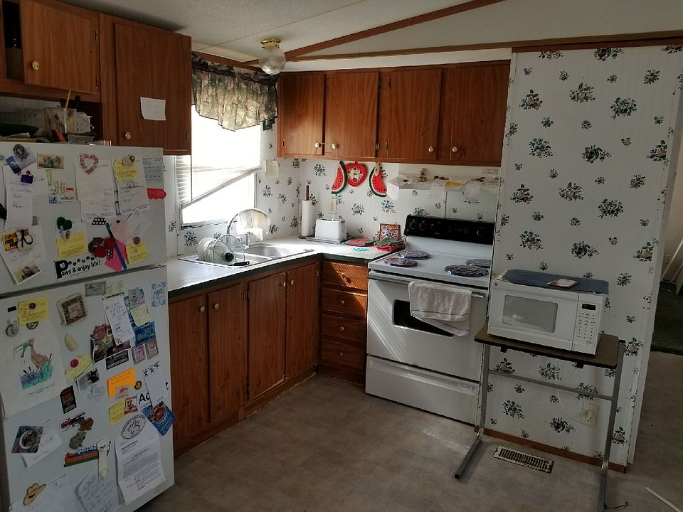 2nd image of 19 Locust Dr