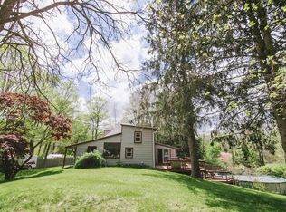 26 Hunns Lake Pl, Stanfordville, NY 12581