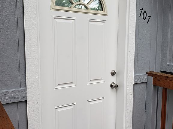 3rd image of 707 S Scott St