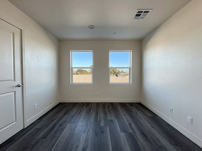 5017 Clara St — Photo 8