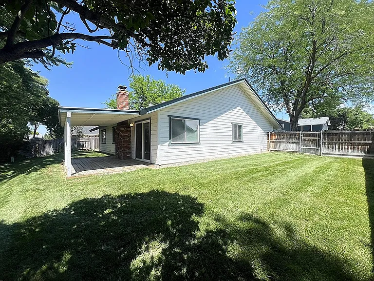 737 N Beachwood St — Photo 33