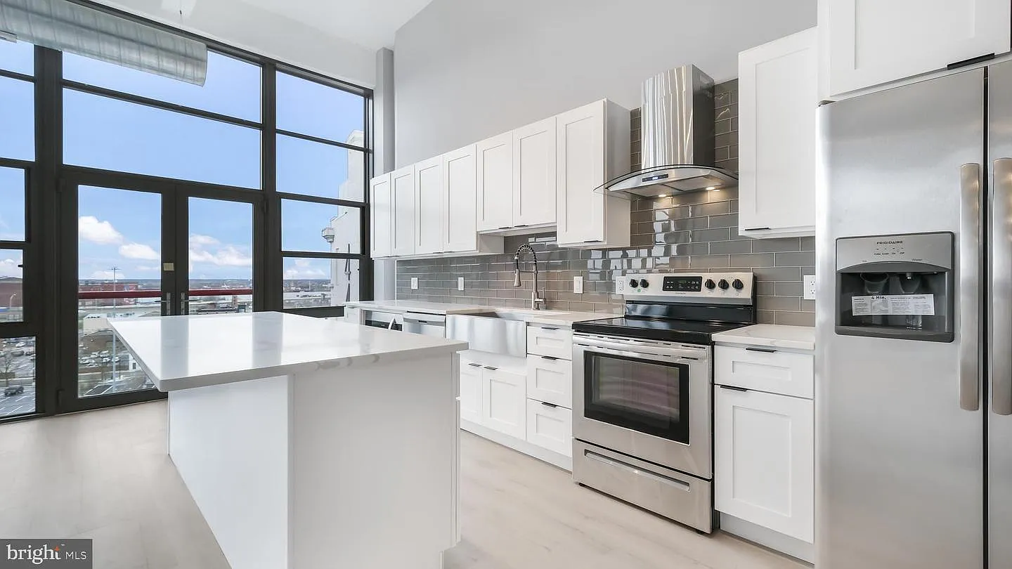 1 bed, 1004 sqft, $2,750 — Photo 3