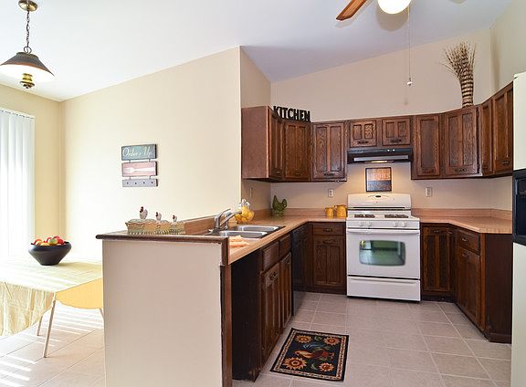 5th image of 908 N Burnham Ct