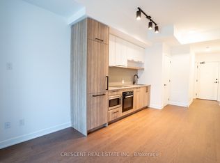 91 Montclair Ave #201, Toronto, ON M5P 1P5