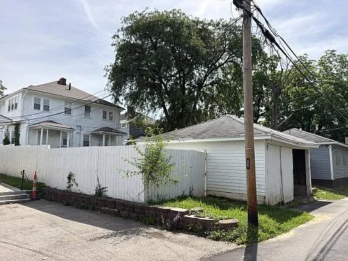 2232 Salem Ave — Photo 16