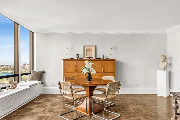 Sold by Sotheby's International Realty | media 14