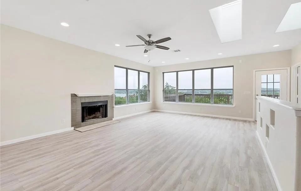 340 Southwind Rd — Photo 3