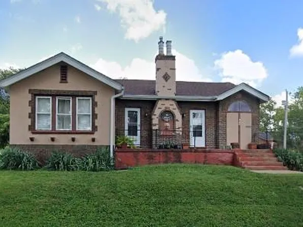 104 Emerling Dr, Saint Louis, MO 63121