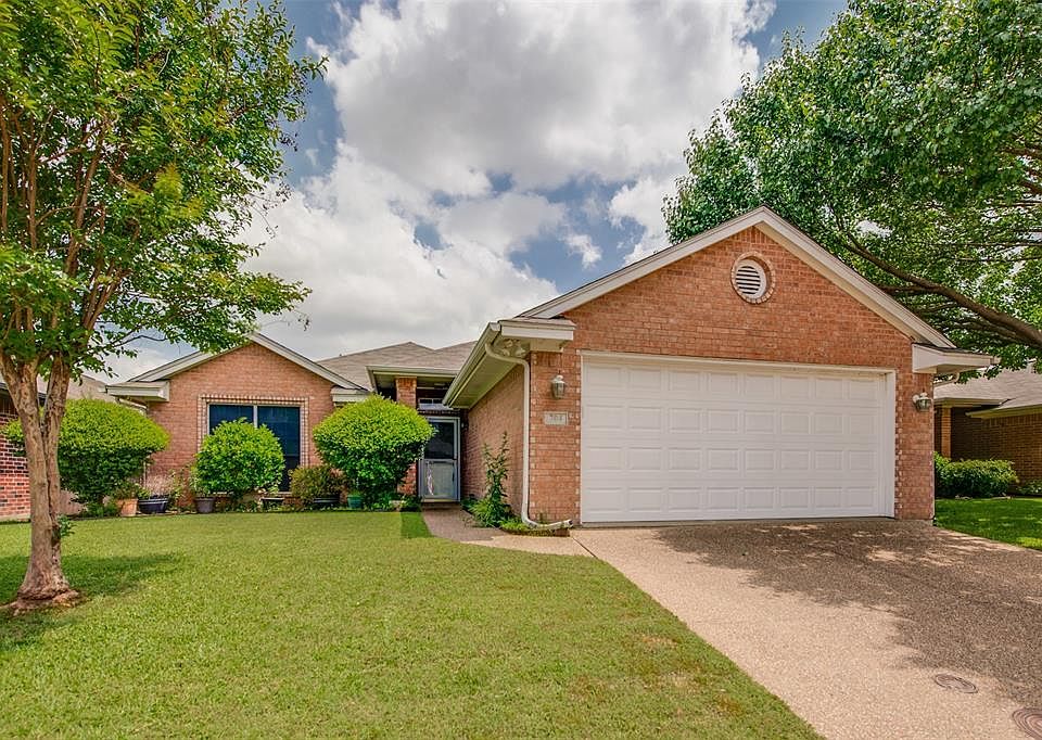 1st image of 704 Dogwood Ln