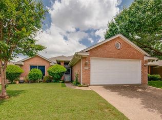 704 Dogwood Ln, Waxahachie, TX 75165