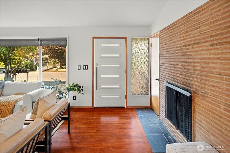 4th image of 263 N 171st Street