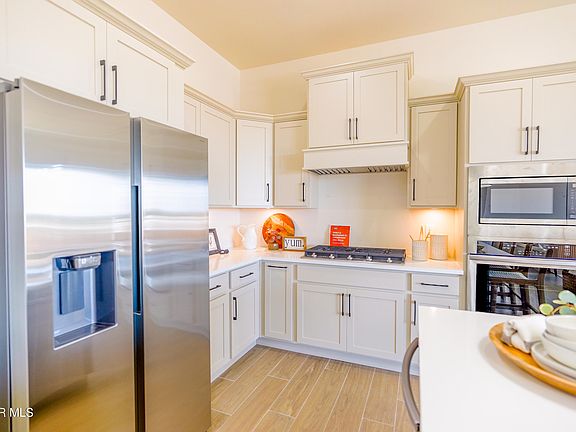 4th image of 353 Playa Vista St