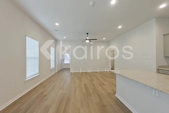 3 bed, 2.0 bath, 1659 sqft, $2,045 — Photo 4