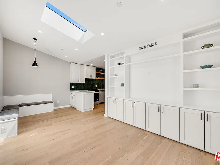 7935 Zelzah Ave — Photo 5