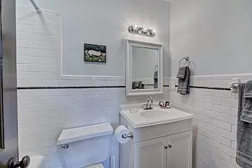 518 Lamar Ave — Photo 2