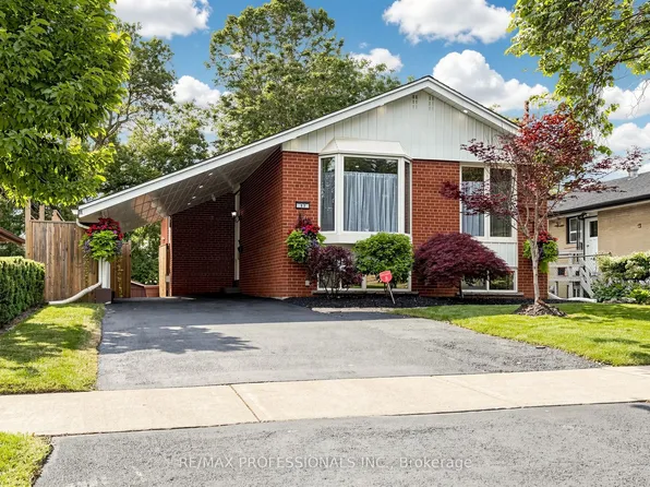 17 Barwell Cres, Toronto, ON M9W 2W4