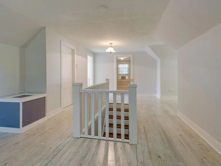 310 4th Ave — Photo 20