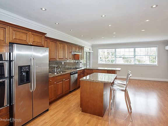 3rd image of 1515 Bay Dr