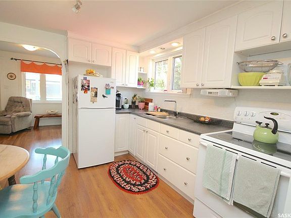 5th image of 101 Glasgow Ave