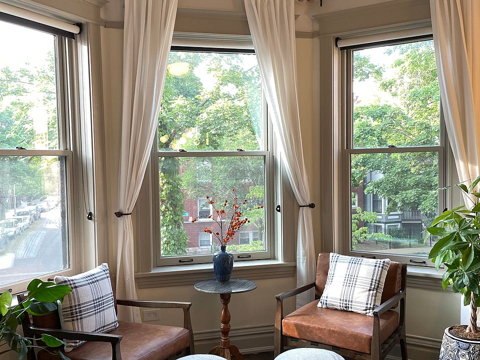 Living room window nook