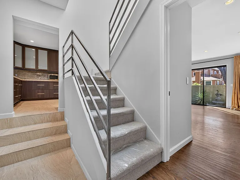 1727 Delaware Ave — Photo 9