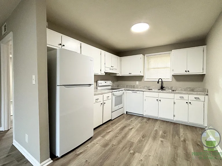 Maple Court Apartments — Photo 18