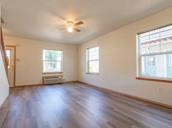 444 NE Stanton St APT 7, Portland, OR 97212