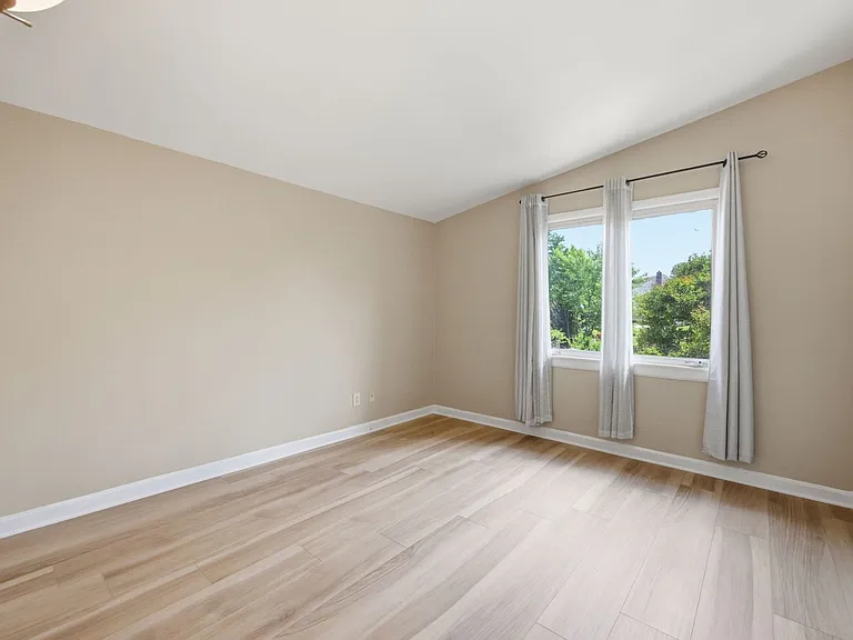 512 Dennis Ave — Photo 8