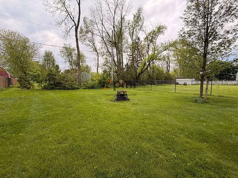 110 W Carrie Ave — Photo 17