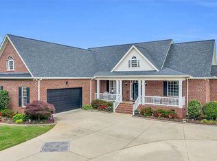 105 Sand Trap Ln, Greenwood, SC 29649