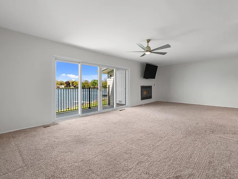4960 Lake Point Dr — Photo 8