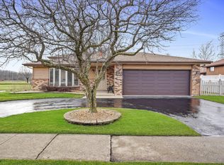 18516 Olde Farm Rd, Lansing, IL 60438