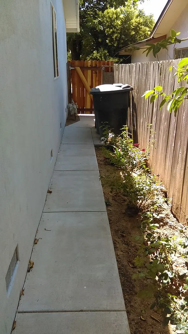 Nice & Clean 3 Bedroom 2 Bath Sacramento Home — Photo 3