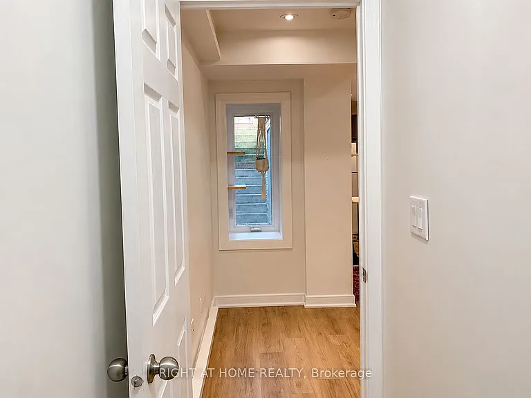79 Niagara St #LOWER — Photo 8