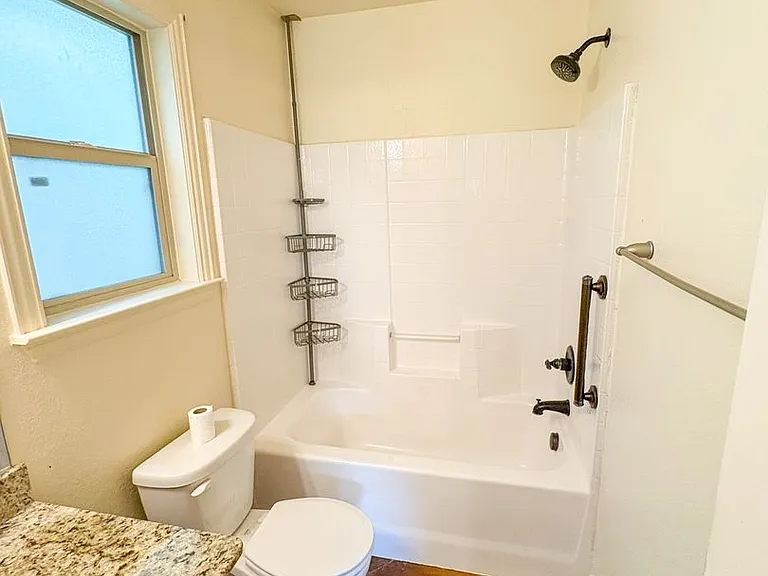 810 E Avenue C #B — Photo 6