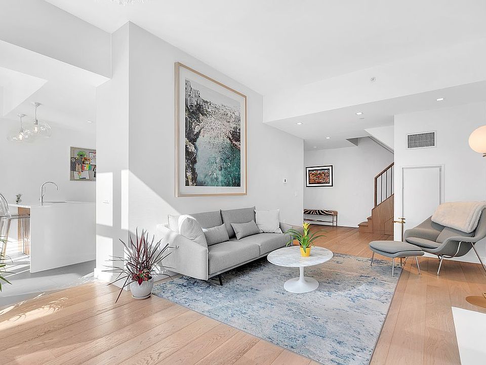 1st image of 555 W 59th St APT Th3d