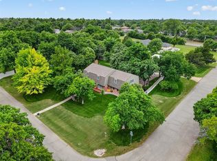 2113 Hummingbird Ln, Edmond, OK 73034