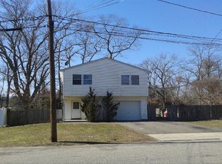 42 Venedia Dr, Wheatley Heights, NY 11798