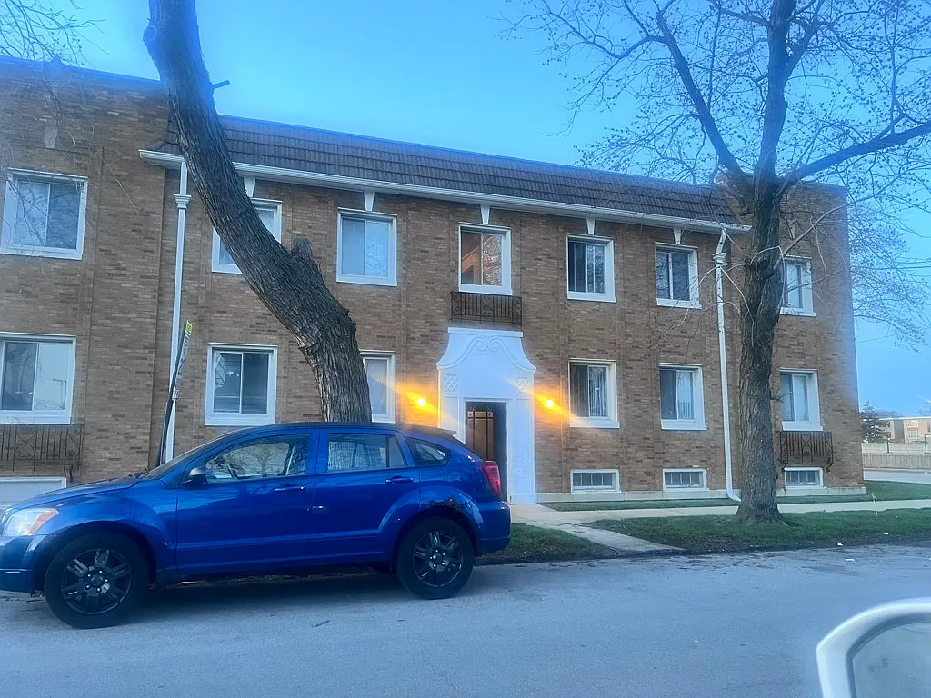Charming 2-Bedroom For Rent In Chicago's Chatham -Fully Renovated — Photo 1