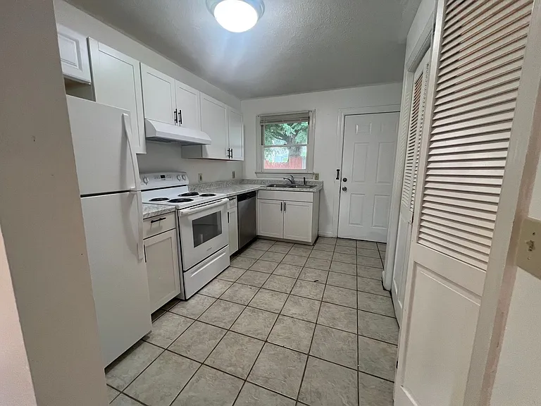 1406 Colony Park Dr — Photo 2