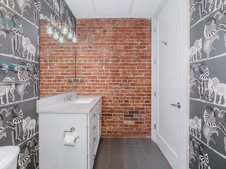 901 D St NE #1 — Photo 33