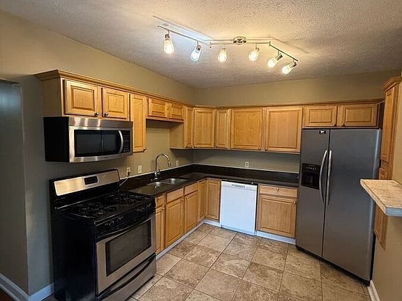 2nd image of 711 W Maxwell St #1
