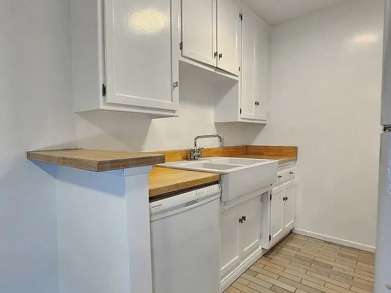 1940 S Beverly Glen Blvd #2 — Photo 4