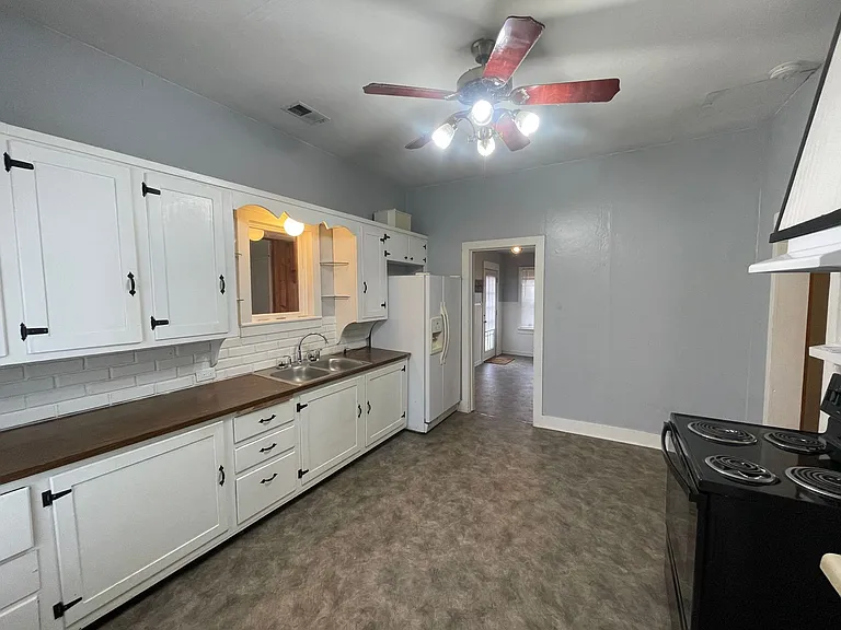 806 E Center St — Photo 10