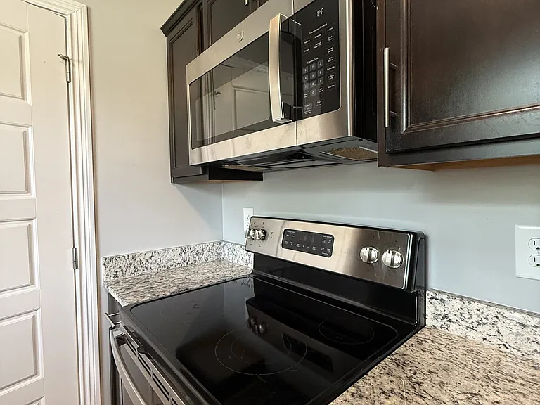255 Illinois Ave — Photo 16
