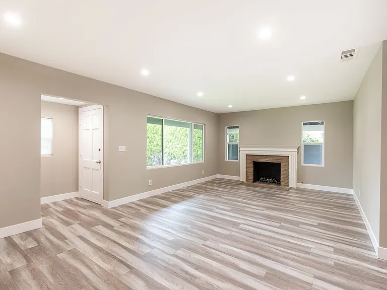 6633 Costello Ave — Photo 4