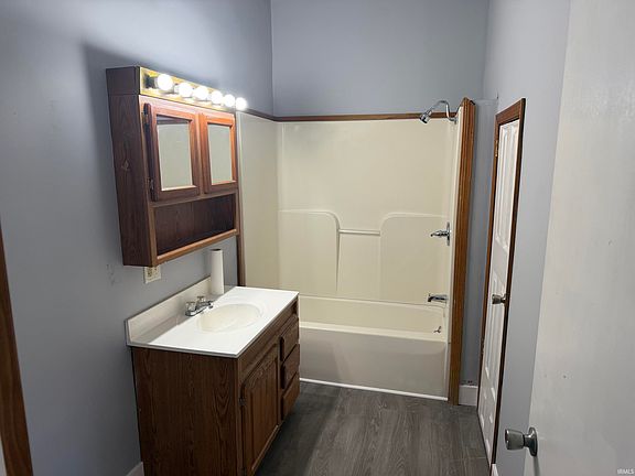 4th image of 618 W Washington St