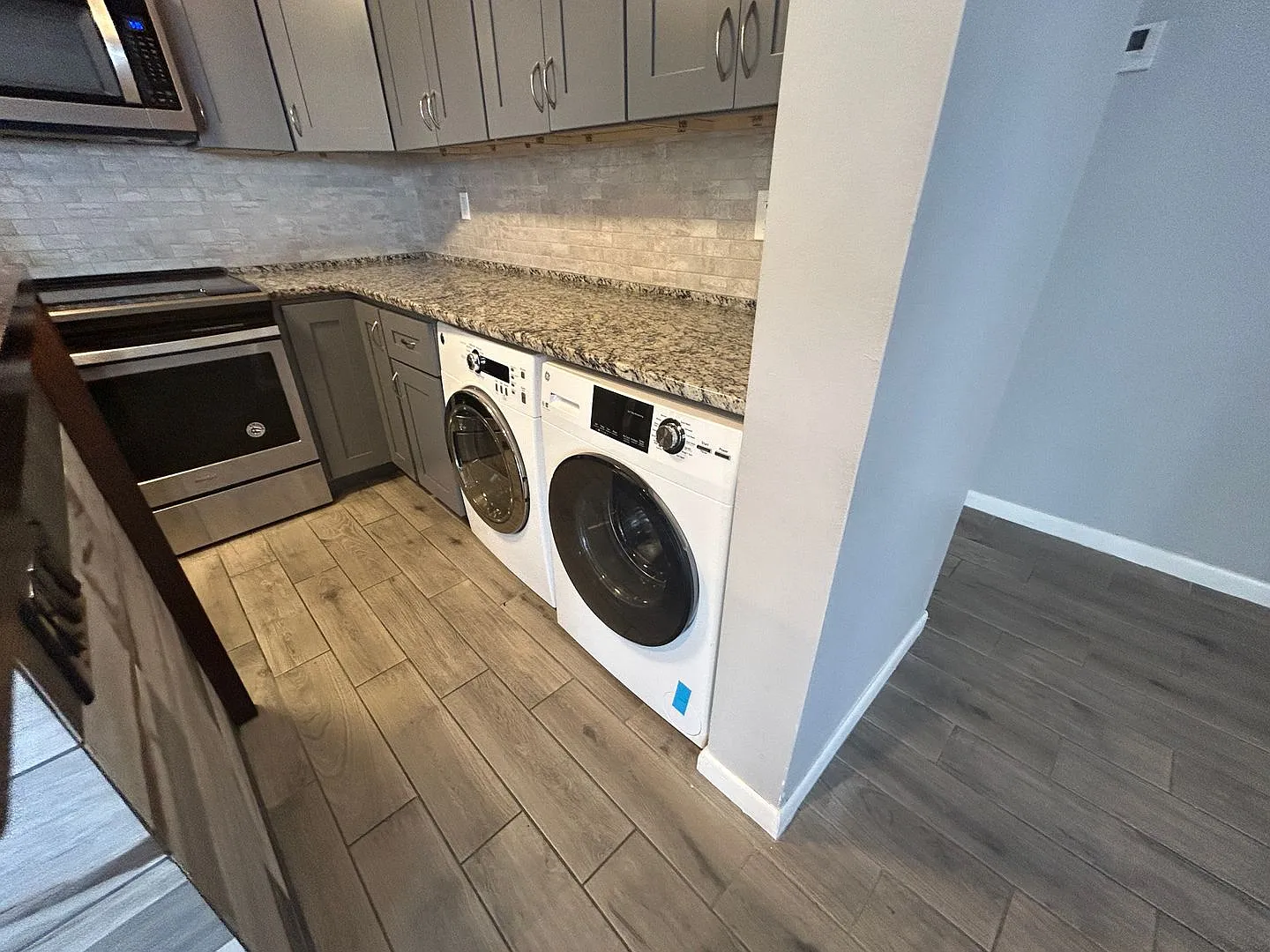 Stunning 2/2 condo — Photo 3